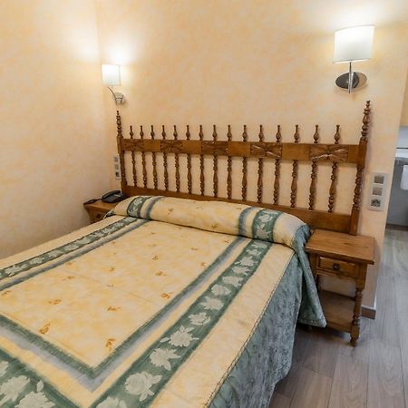 Hostal سانتو دومينغو دي سيلوس المظهر الخارجي الصورة
