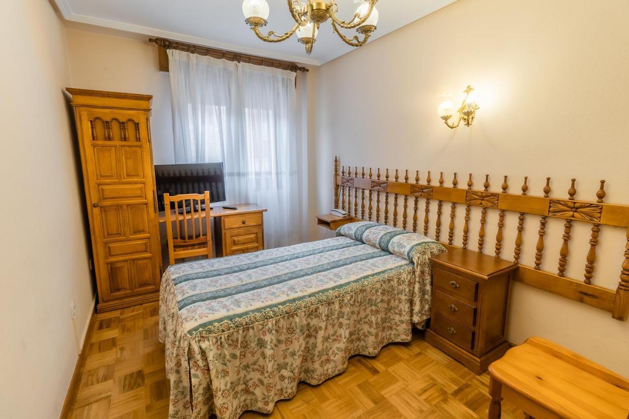 Hostal سانتو دومينغو دي سيلوس المظهر الخارجي الصورة