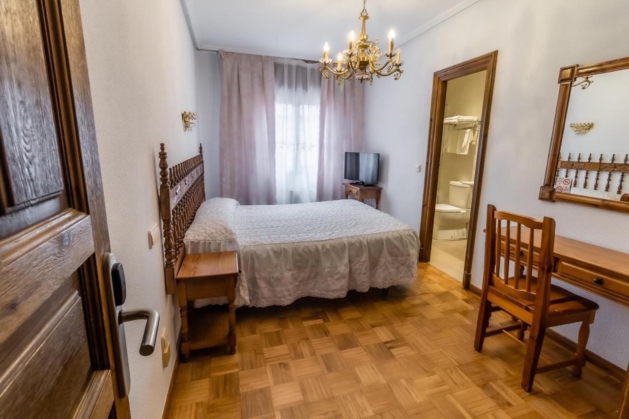 Hostal سانتو دومينغو دي سيلوس المظهر الخارجي الصورة