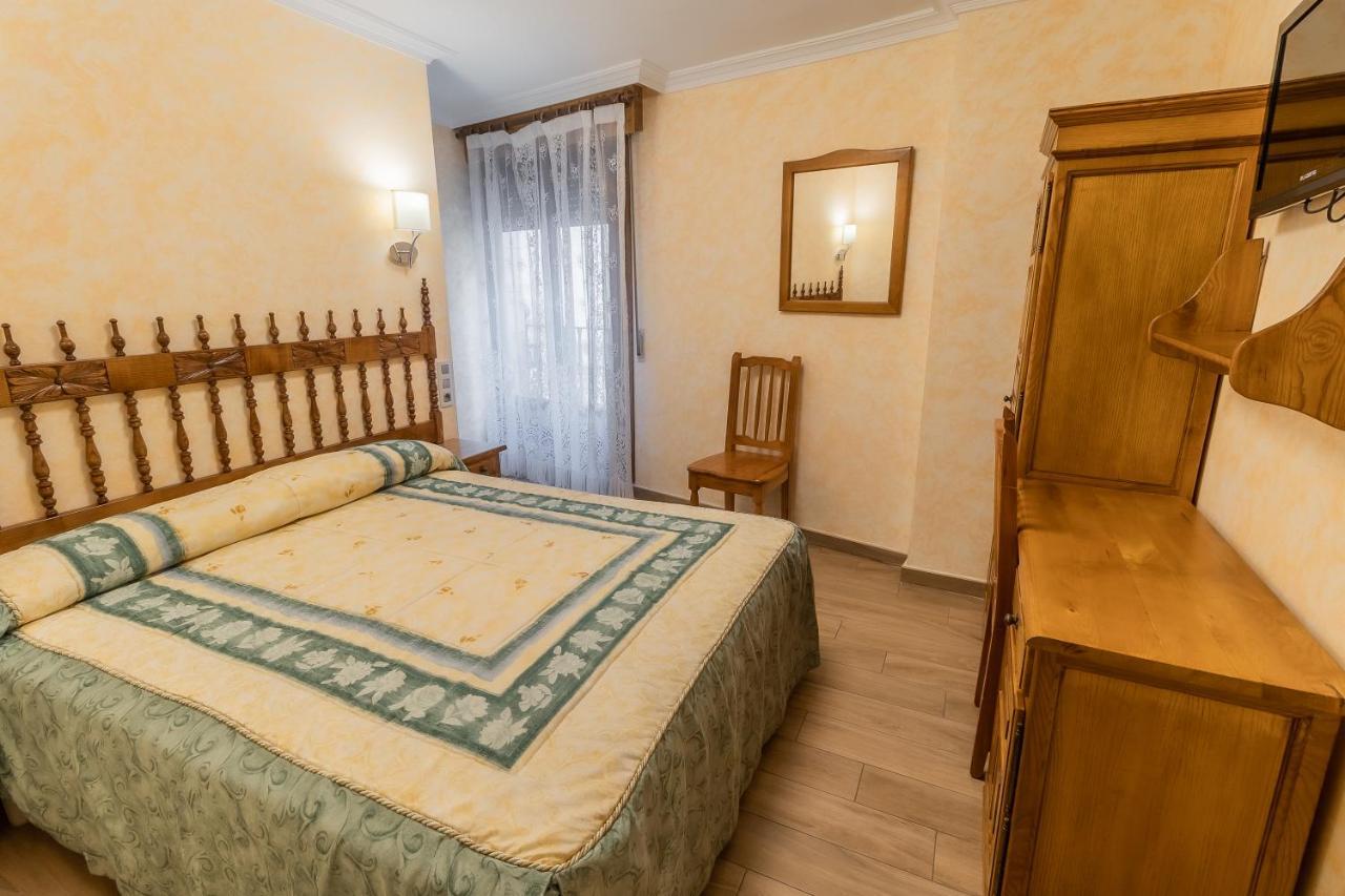 Hostal سانتو دومينغو دي سيلوس المظهر الخارجي الصورة